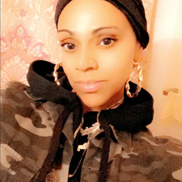 Meet your Posher, Tiffany - Picture 4 of 10